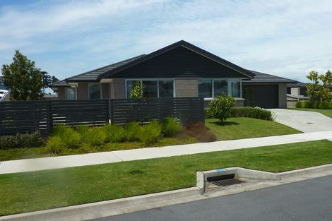 Photo of property in 28 Leet Crescent, Papamoa Beach, Papamoa, 3118