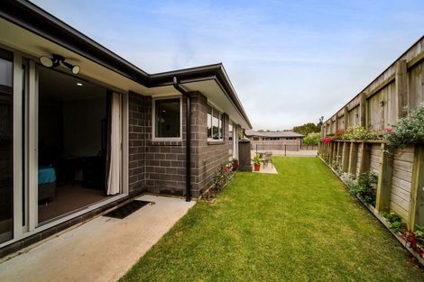 Photo of property in 8 Garrett Drive, Whalers Gate, New Plymouth, 4310