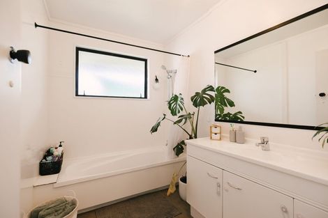 Photo of property in 59 Crewe Crescent, Hokowhitu, Palmerston North, 4410