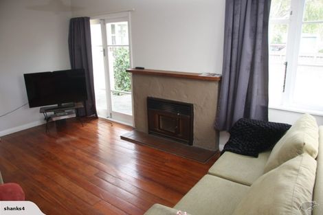 Photo of property in 16 Franklin Avenue, Hokowhitu, Palmerston North, 4410