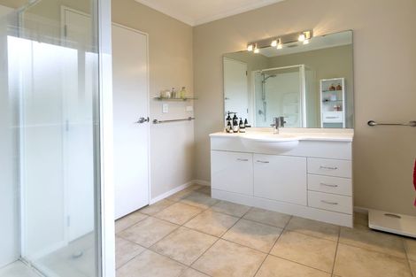 Photo of property in 30 Croftview Road, Wattle Downs, Auckland, 2103