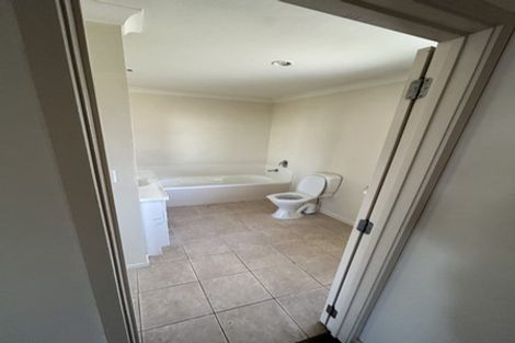 Photo of property in 1/80 Gunner Drive, Te Atatu Peninsula, Auckland, 0610