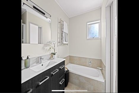 Photo of property in 12a Tower Hill, Stanmore Bay, Whangaparaoa, 0930