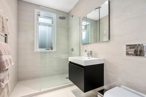 Photo of property in 8/2 Herne Bay Road, Herne Bay, Auckland, 1011