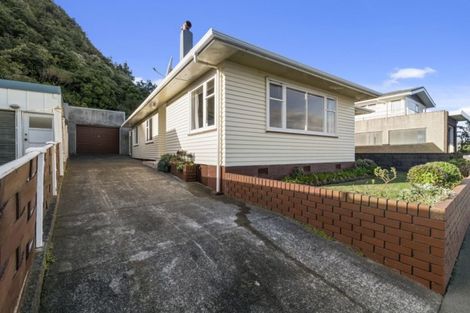 Photo of property in 81 Breaker Bay Road, Breaker Bay, Wellington, 6022