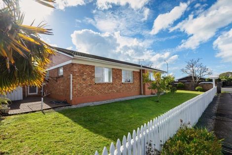 Photo of property in 2/171 Pigeon Mountain Road, Half Moon Bay, Auckland, 2012