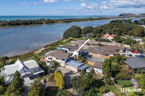 Photo of property in 16 Pohutukawa Drive, Athenree, Katikati, 3177