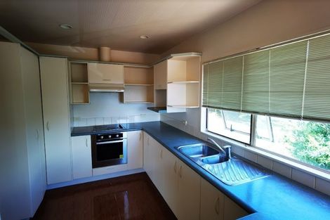 Photo of property in 8 Mandeville Place, Unsworth Heights, Auckland, 0632