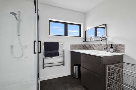 Photo of property in 2d Vipond Road, Stanmore Bay, Whangaparaoa, 0932