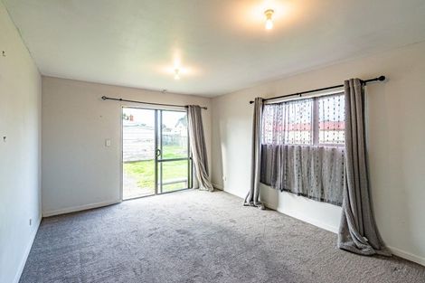 Photo of property in 8 Tongariro Street, Castlecliff, Whanganui, 4501