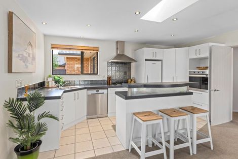 Photo of property in 15 Coolspring Way, Redwood, Christchurch, 8051