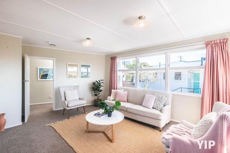 Photo of property in 18 Jane Grove, Paparangi, Wellington, 6037