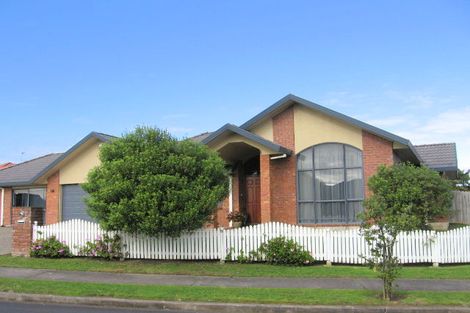 Photo of property in 1 Burnaston Court, Dannemora, Auckland, 2016