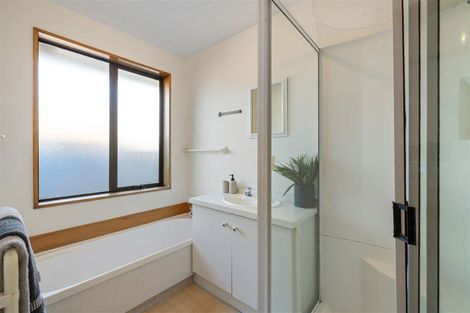 Photo of property in 4b Grassmere Street, Papanui, Christchurch, 8052