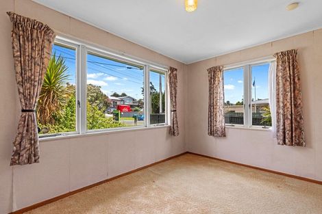 Photo of property in 15 Lauderdale Road, Birkdale, Auckland, 0626