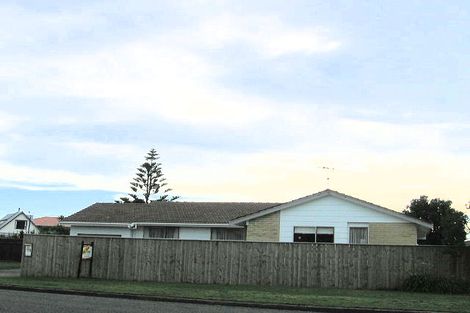 Photo of property in 261 Manly Street, Paraparaumu Beach, Paraparaumu, 5032