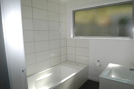 Photo of property in 137a Newlands Road, Newlands, Wellington, 6037