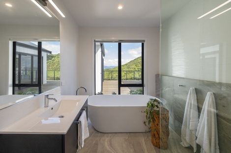 Photo of property in 23 Promontory Crescent, Newlands, Wellington, 6037