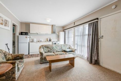 Photo of property in 2 Kaipara Crescent, Helensville, 0800