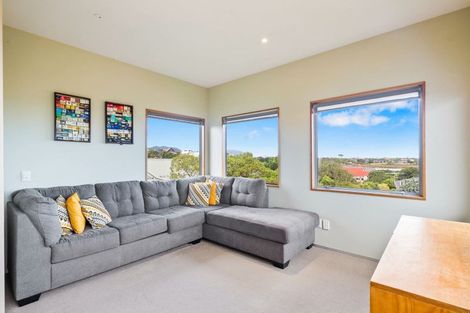 Photo of property in 17 Major Durie Place, Waikanae Beach, Waikanae, 5036