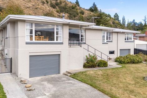 Photo of property in 107 Branxholm Street, Roxburgh, 9500