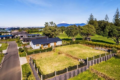 Photo of property in 15 Kotare Drive, Waiwhakaiho, New Plymouth, 4312