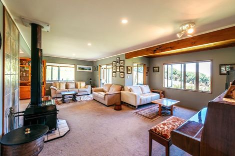 Photo of property in 92 Nick Johnstone Drive, Waiheke Island, 1971