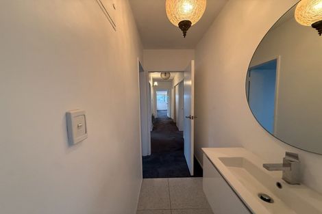 Photo of property in 281 Queens Drive, Lyall Bay, Wellington, 6022