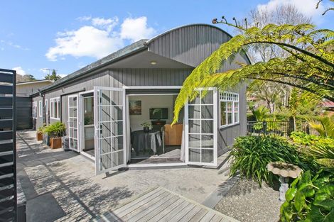 Photo of property in 8 Spencer Place, Merrilands, New Plymouth, 4312