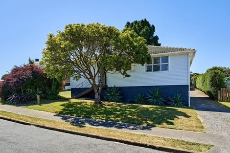 Photo of property in 46 Beauzami Crescent, Ascot Park, Porirua, 5024