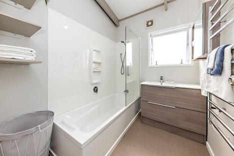 Photo of property in 8a Commissariat Road, Mount Wellington, Auckland, 1060