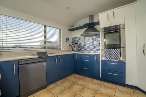 Photo of property in 12 Pendennis Point, Camborne, Porirua, 5026