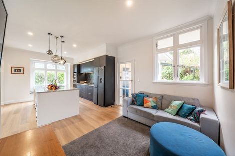 Photo of property in 6 Onehuka Road, Tirohanga, Lower Hutt, 5010