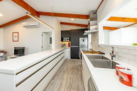 Photo of property in 8a Commissariat Road, Mount Wellington, Auckland, 1060