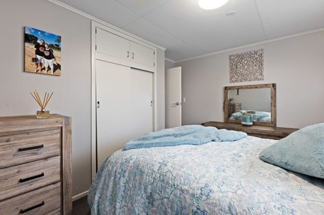 Photo of property in 21 La Perouse Place, Northcote, Christchurch, 8052