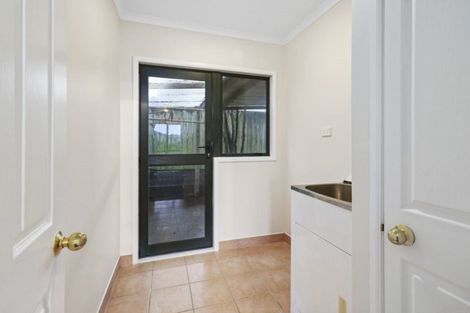 Photo of property in 13 Hercules Drive, Henderson, Auckland, 0612