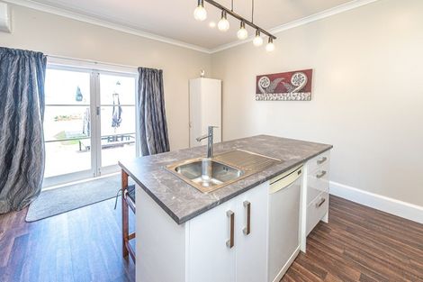 Photo of property in 6 Central Avenue, Gonville, Whanganui, 4501