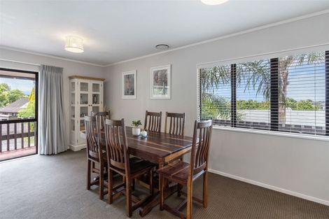 Photo of property in 1/70 Totaravale Drive, Totara Vale, Auckland, 0629