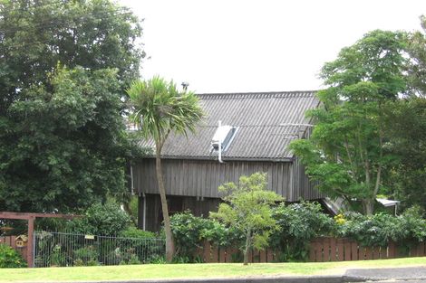 Photo of property in 2/63 Island Bay Road, Beach Haven, Auckland, 0626