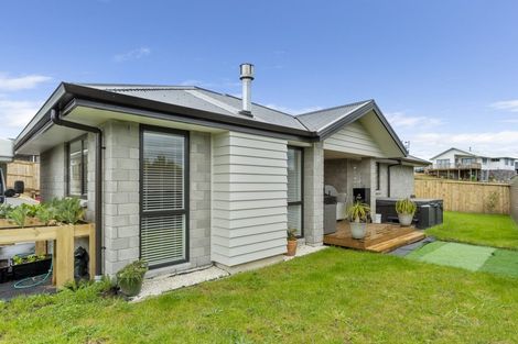 Photo of property in 15 Anglers Way, Omokoroa, 3114