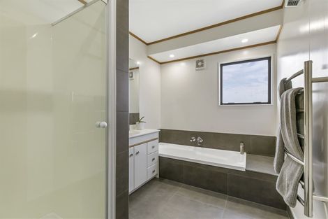 Photo of property in 14 Rifleman Rise, Unsworth Heights, Auckland, 0632