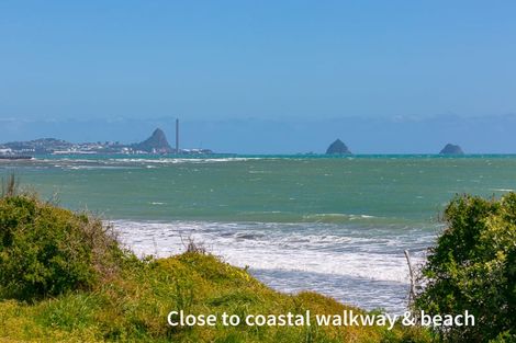 Photo of property in 5 Kakariki Lane, Waiwhakaiho, New Plymouth, 4312