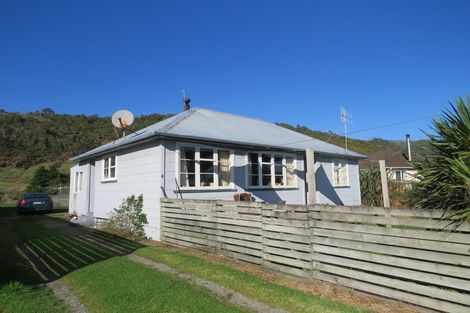 Photo of property in 4 Main Rd Ngakawau, Ngakawau, 7824