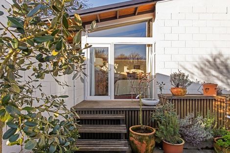 Photo of property in 9 Burrows Place, Ilam, Christchurch, 8041