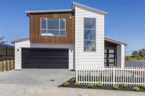 Photo of property in 22 Longshore Drive, Long Bay, Auckland, 0630