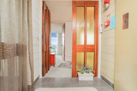 Photo of property in 8/25 Stanley Point Road, Stanley Point, Auckland, 0624