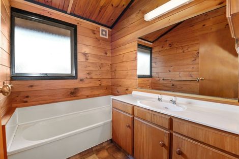 Photo of property in 33 Richmond Avenue, Richmond Heights, Taupo, 3330