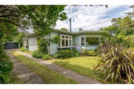 Photo of property in 121 Fifield Terrace, Opawa, Christchurch, 8023