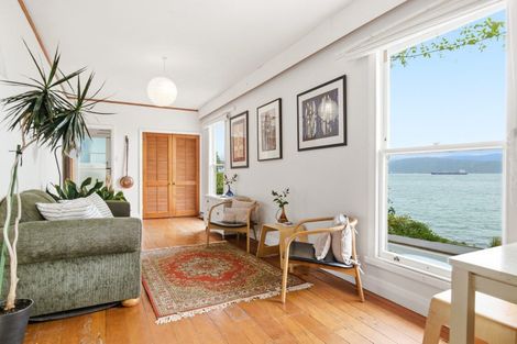 Photo of property in 427 Karaka Bay Road, Karaka Bays, Wellington, 6022