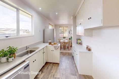 Photo of property in 6 Walker Crescent, Bulls, 4818